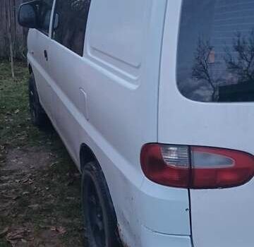 Белый Хендай H-1, объемом двигателя 2.48 л и пробегом 450 тыс. км за 2600 $, фото 3 на Automoto.ua