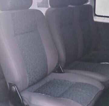 Белый Хендай H-1, объемом двигателя 2.48 л и пробегом 450 тыс. км за 2600 $, фото 6 на Automoto.ua