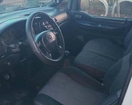 Белый Хендай H-1, объемом двигателя 2.48 л и пробегом 450 тыс. км за 2600 $, фото 4 на Automoto.ua