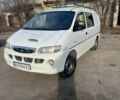 Белый Хендай H-1, объемом двигателя 2.5 л и пробегом 300 тыс. км за 3000 $, фото 1 на Automoto.ua