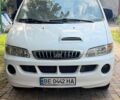 Белый Хендай H-1, объемом двигателя 2.5 л и пробегом 244 тыс. км за 4500 $, фото 1 на Automoto.ua