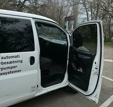 Белый Хендай H-1, объемом двигателя 2.5 л и пробегом 360 тыс. км за 4500 $, фото 11 на Automoto.ua