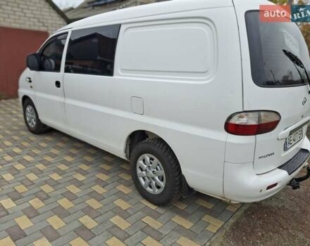 Белый Хендай H-1, объемом двигателя 2.5 л и пробегом 348 тыс. км за 4300 $, фото 5 на Automoto.ua