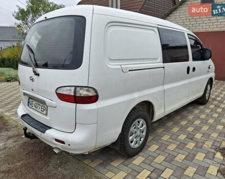 Белый Хендай H-1, объемом двигателя 2.5 л и пробегом 348 тыс. км за 4300 $, фото 3 на Automoto.ua