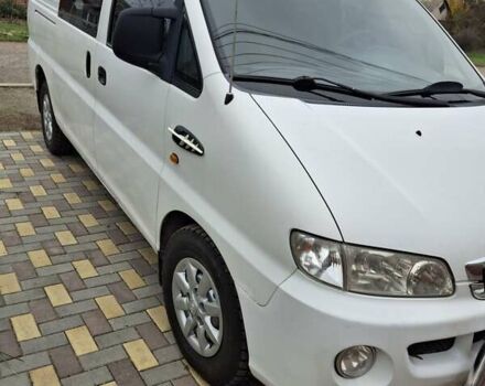 Белый Хендай H-1, объемом двигателя 2.5 л и пробегом 348 тыс. км за 4300 $, фото 1 на Automoto.ua