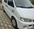Белый Хендай H-1, объемом двигателя 2.5 л и пробегом 348 тыс. км за 4300 $, фото 1 на Automoto.ua