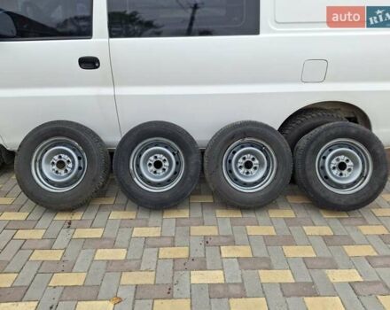 Белый Хендай H-1, объемом двигателя 2.5 л и пробегом 348 тыс. км за 4300 $, фото 25 на Automoto.ua