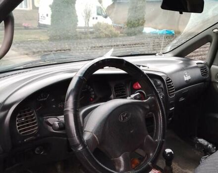 Белый Хендай H-1, объемом двигателя 2.48 л и пробегом 267 тыс. км за 4200 $, фото 3 на Automoto.ua