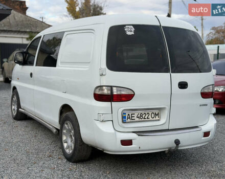 Білий Хендай H-1, об'ємом двигуна 2.4 л та пробігом 235 тис. км за 3999 $, фото 1 на Automoto.ua