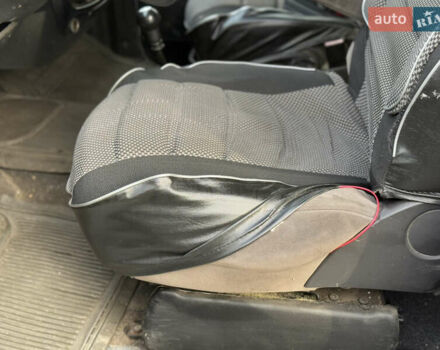 Білий Хендай H-1, об'ємом двигуна 2.4 л та пробігом 235 тис. км за 3999 $, фото 7 на Automoto.ua