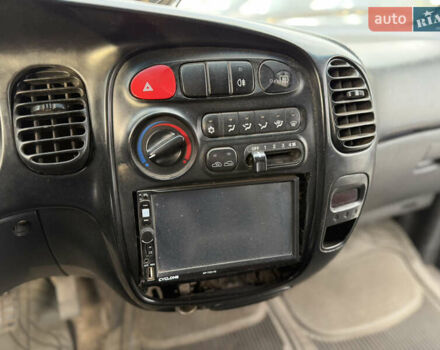 Білий Хендай H-1, об'ємом двигуна 2.4 л та пробігом 235 тис. км за 3999 $, фото 13 на Automoto.ua