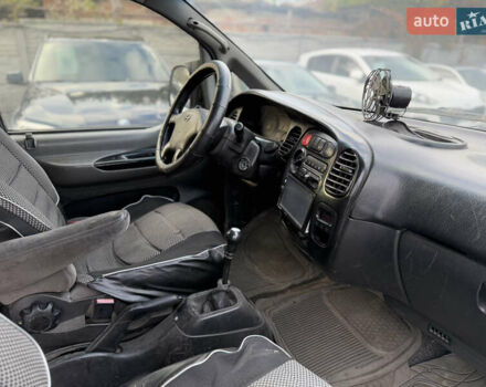 Білий Хендай H-1, об'ємом двигуна 2.4 л та пробігом 235 тис. км за 3999 $, фото 11 на Automoto.ua