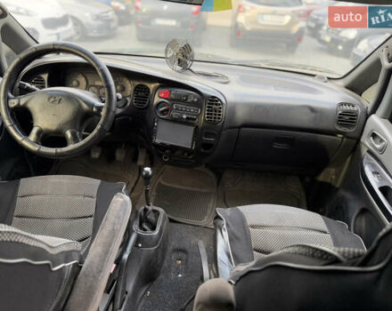 Білий Хендай H-1, об'ємом двигуна 2.4 л та пробігом 235 тис. км за 3999 $, фото 10 на Automoto.ua