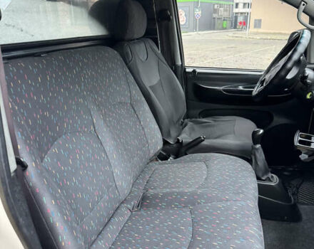 Белый Хендай H-1, объемом двигателя 2.48 л и пробегом 530 тыс. км за 6000 $, фото 8 на Automoto.ua