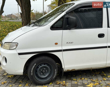 Белый Хендай H-1, объемом двигателя 2.48 л и пробегом 530 тыс. км за 6000 $, фото 4 на Automoto.ua