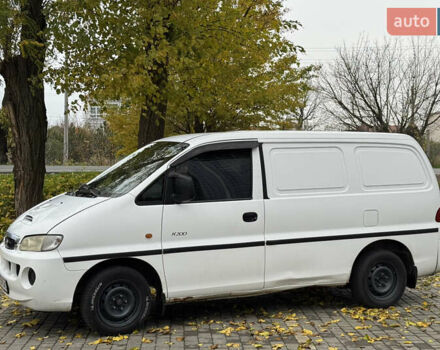 Белый Хендай H-1, объемом двигателя 2.48 л и пробегом 530 тыс. км за 6000 $, фото 3 на Automoto.ua