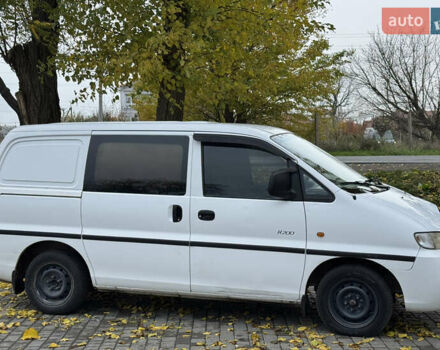 Белый Хендай H-1, объемом двигателя 2.48 л и пробегом 530 тыс. км за 6000 $, фото 12 на Automoto.ua