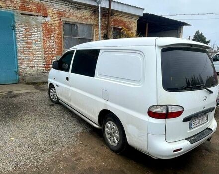 Білий Хендай H-1, об'ємом двигуна 2.5 л та пробігом 160 тис. км за 2000 $, фото 1 на Automoto.ua