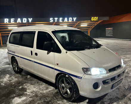 Белый Хендай H-1, объемом двигателя 2.5 л и пробегом 420 тыс. км за 3300 $, фото 2 на Automoto.ua