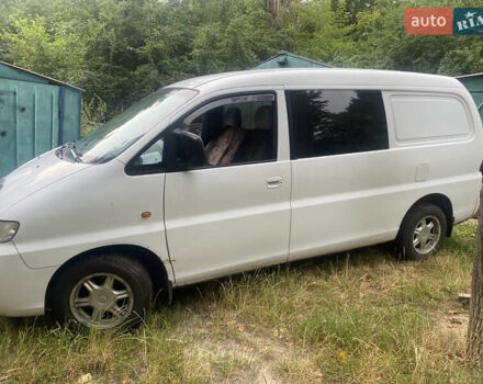 Белый Хендай H-1, объемом двигателя 2.5 л и пробегом 380 тыс. км за 5000 $, фото 2 на Automoto.ua