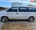 Белый Хендай H-1, объемом двигателя 2.5 л и пробегом 426 тыс. км за 4000 $, фото 1 на Automoto.ua
