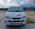 Белый Хендай H-1, объемом двигателя 2.5 л и пробегом 426 тыс. км за 4800 $, фото 1 на Automoto.ua