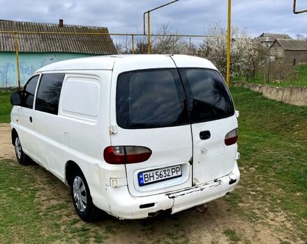 Белый Хендай H-1, объемом двигателя 2.5 л и пробегом 111 тыс. км за 2900 $, фото 3 на Automoto.ua