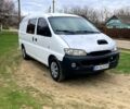 Белый Хендай H-1, объемом двигателя 2.5 л и пробегом 111 тыс. км за 2900 $, фото 1 на Automoto.ua