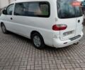 Белый Хендай H-1, объемом двигателя 2.5 л и пробегом 302 тыс. км за 2300 $, фото 1 на Automoto.ua