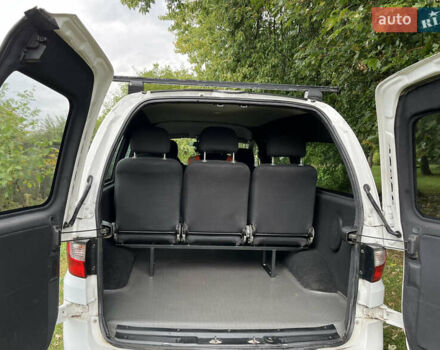 Белый Хендай H-1, объемом двигателя 2.5 л и пробегом 223 тыс. км за 5000 $, фото 6 на Automoto.ua