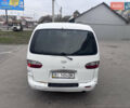 Белый Хендай H-1, объемом двигателя 2.5 л и пробегом 215 тыс. км за 3700 $, фото 5 на Automoto.ua
