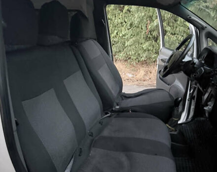 Білий Хендай H-1, об'ємом двигуна 2.5 л та пробігом 300 тис. км за 5200 $, фото 14 на Automoto.ua