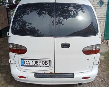 Белый Хендай H-1, объемом двигателя 2.5 л и пробегом 419 тыс. км за 4700 $, фото 6 на Automoto.ua