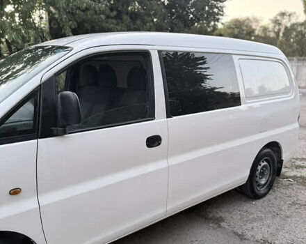 Білий Хендай H-1, об'ємом двигуна 2.5 л та пробігом 300 тис. км за 5200 $, фото 5 на Automoto.ua