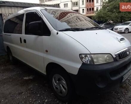 Белый Хендай H-1, объемом двигателя 2.5 л и пробегом 299 тыс. км за 3333 $, фото 1 на Automoto.ua