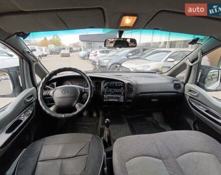 Белый Хендай H-1, объемом двигателя 2.5 л и пробегом 258 тыс. км за 4950 $, фото 12 на Automoto.ua