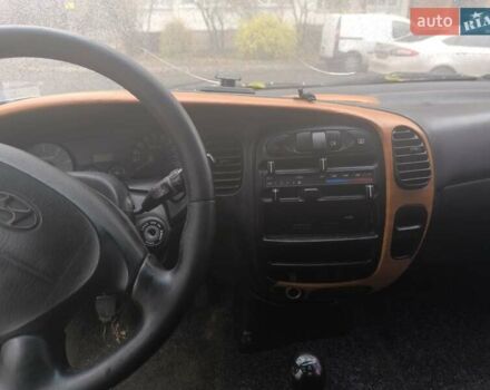 Белый Хендай H-1, объемом двигателя 2.5 л и пробегом 299 тыс. км за 3333 $, фото 4 на Automoto.ua