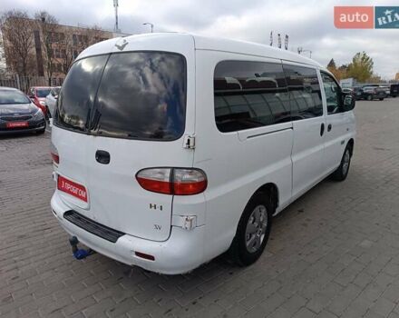 Белый Хендай H-1, объемом двигателя 2.5 л и пробегом 258 тыс. км за 4950 $, фото 6 на Automoto.ua