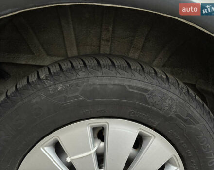 Белый Хендай H-1, объемом двигателя 2.48 л и пробегом 149 тыс. км за 5500 $, фото 13 на Automoto.ua