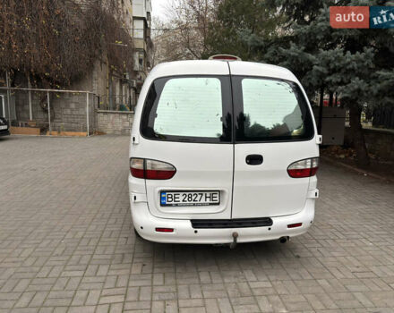 Белый Хендай H-1, объемом двигателя 2.48 л и пробегом 149 тыс. км за 5500 $, фото 2 на Automoto.ua