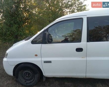 Білий Хендай H-1, об'ємом двигуна 2.5 л та пробігом 310 тис. км за 4800 $, фото 5 на Automoto.ua