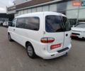 Белый Хендай H-1, объемом двигателя 2.5 л и пробегом 258 тыс. км за 4950 $, фото 4 на Automoto.ua