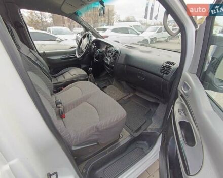 Белый Хендай H-1, объемом двигателя 2.5 л и пробегом 258 тыс. км за 4950 $, фото 10 на Automoto.ua