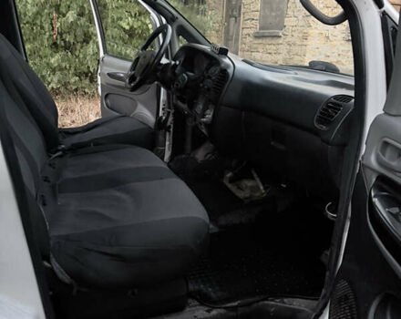 Білий Хендай H-1, об'ємом двигуна 2.5 л та пробігом 300 тис. км за 5200 $, фото 9 на Automoto.ua