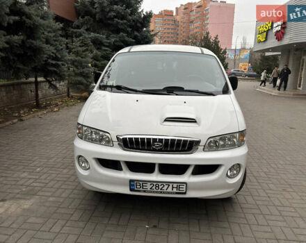 Белый Хендай H-1, объемом двигателя 2.48 л и пробегом 149 тыс. км за 5500 $, фото 1 на Automoto.ua