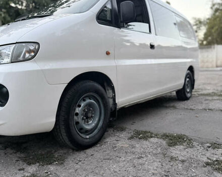 Білий Хендай H-1, об'ємом двигуна 2.5 л та пробігом 300 тис. км за 5200 $, фото 4 на Automoto.ua