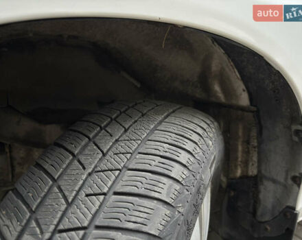 Белый Хендай H-1, объемом двигателя 2.48 л и пробегом 149 тыс. км за 5500 $, фото 3 на Automoto.ua