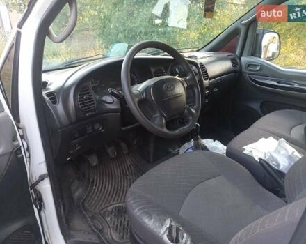 Білий Хендай H-1, об'ємом двигуна 2.5 л та пробігом 310 тис. км за 4800 $, фото 4 на Automoto.ua