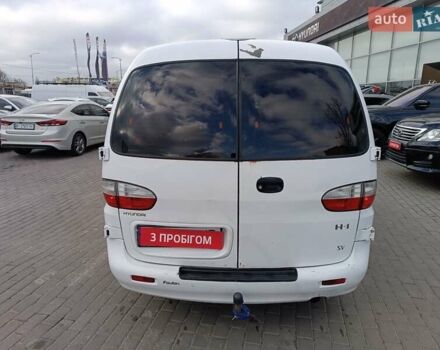 Белый Хендай H-1, объемом двигателя 2.5 л и пробегом 258 тыс. км за 4950 $, фото 5 на Automoto.ua