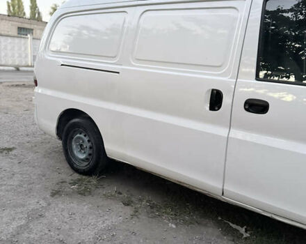 Білий Хендай H-1, об'ємом двигуна 2.5 л та пробігом 300 тис. км за 5200 $, фото 1 на Automoto.ua